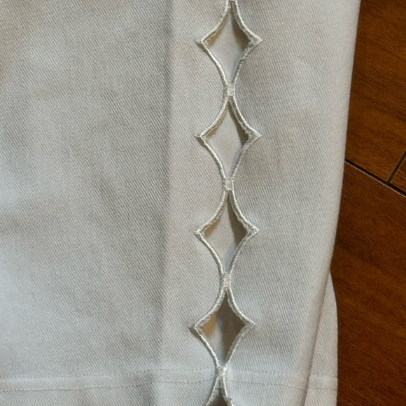 Women with Control white Denim Cropped, size 2X - Picture 3 of 6